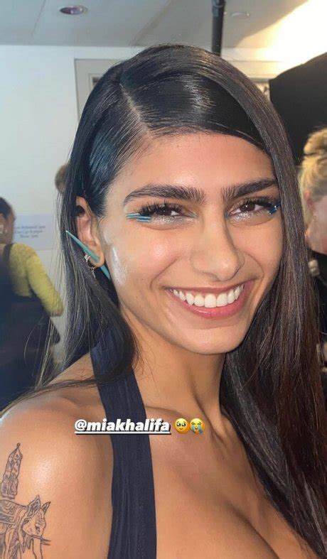 Mia Khalifa Pics 2024: Nude Porn Star Selfies & XXX Photos